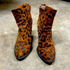 Leopard print suede ankle boots size 10. 3.5” heel height. Zara FW2012
